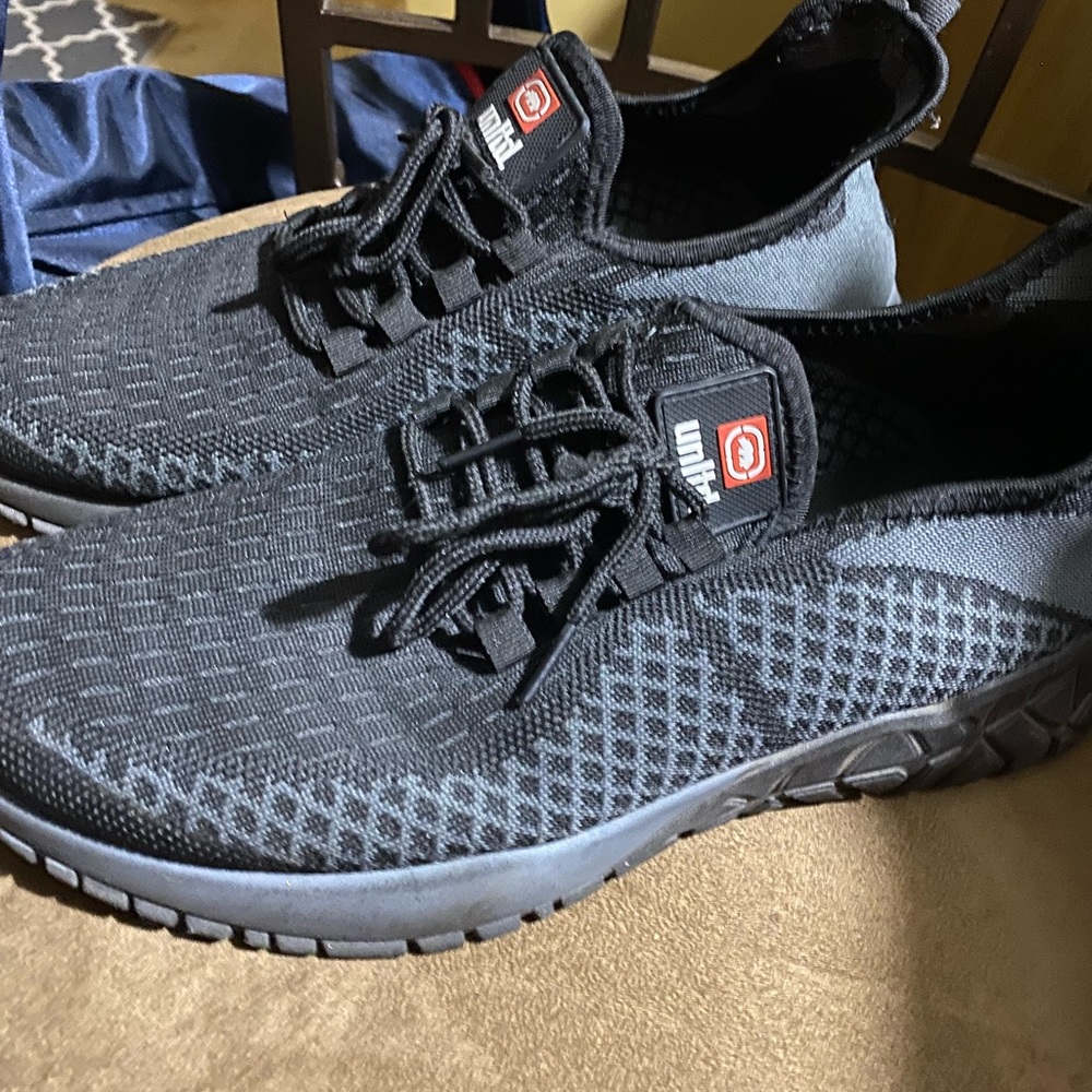 Echo men's tennis shoes size 11